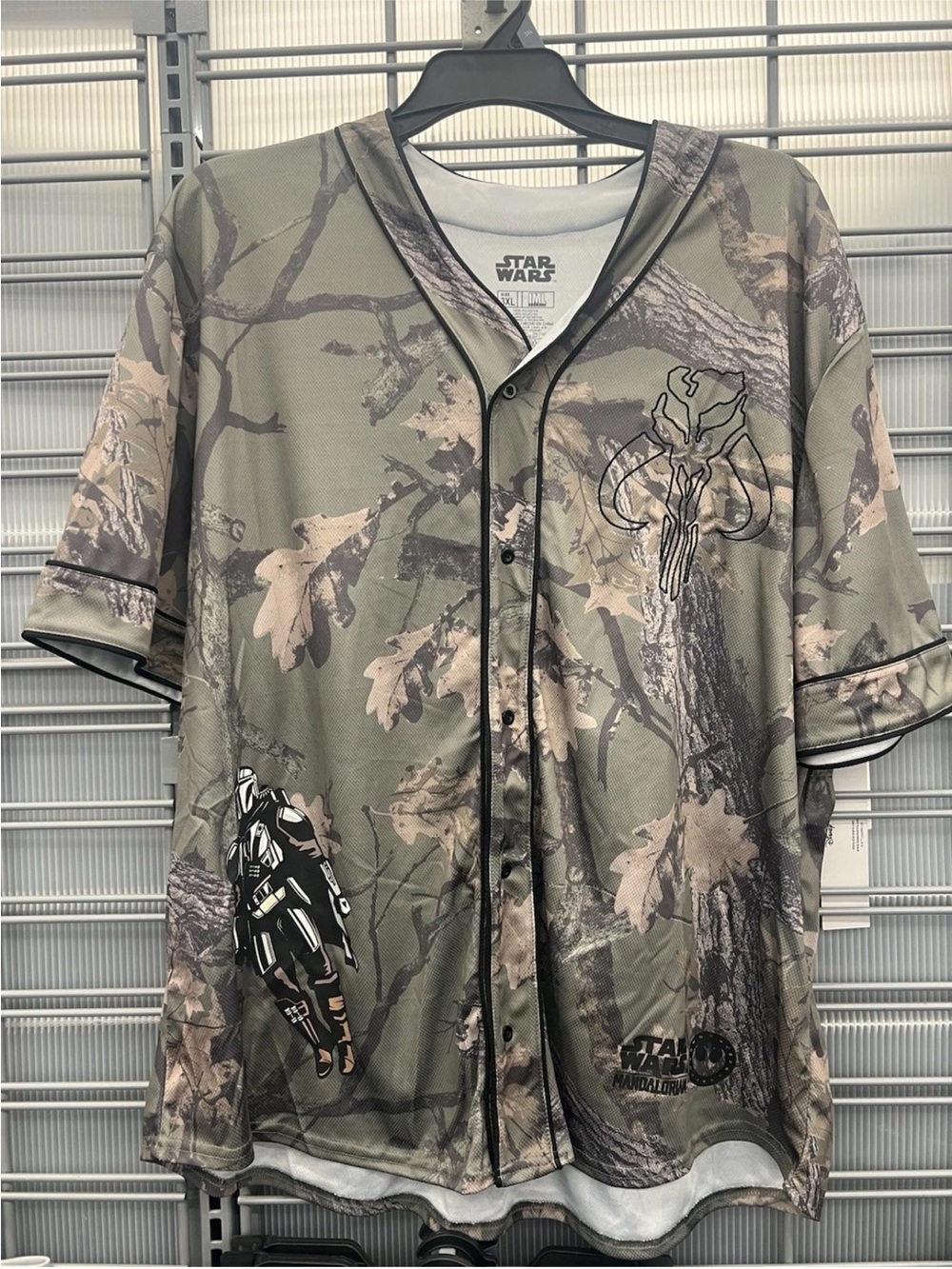 STAR WARS THE MANDALORIAN BASEBALL JERSEY. BRAND NEW. ADULT SIZE MEDIUM